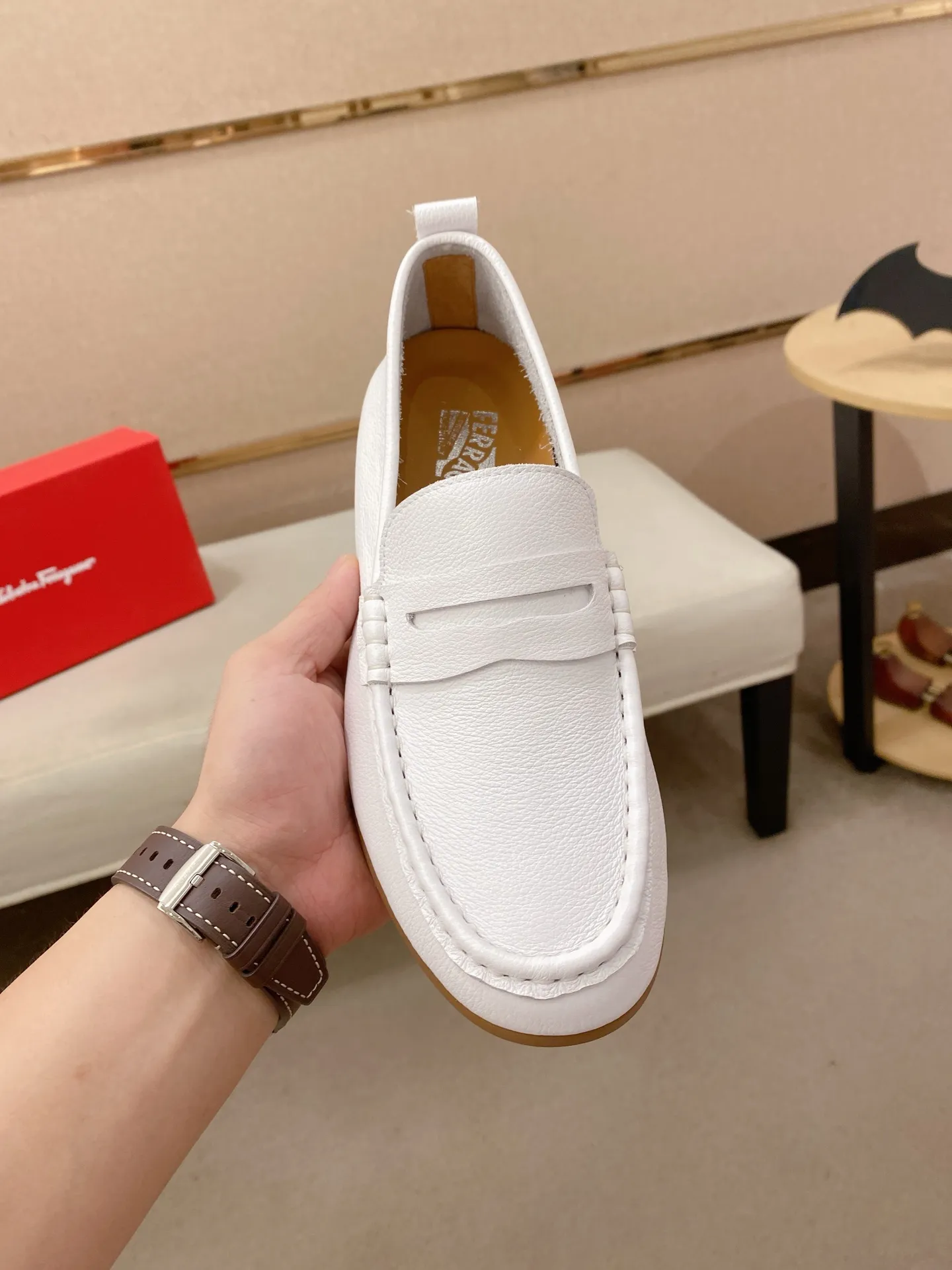 Factory price 500💰 Original Ferragamo men's shoes! The world's top brands...Luxury quality...//Fashion and high-end footwear 👍💪🏻...give you a low-key luxury comfort experience👍. The upper is made of pure Italian imported original cowhide and sweat-absorbent sheepskin lining. It is comfortable and breathable, high-end and classy... luxurious and noble!! .. OEM factory shipment [Hug] stall.. Original board. Welcome to taste..38--44.
